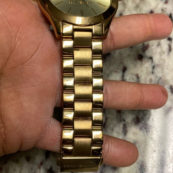 Michael Kors MK 3179 Slim Runway Goldtone SS Oversized Unisex Analog Wristwatch. - Picture 12 of 16